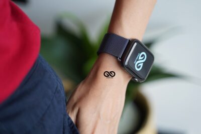 Personalized Magnetic metal loop strap for Apple Watch 42MM 41MM 40MM Series 4 5 6 7 8 9 10 11 SE SE 2 Gen