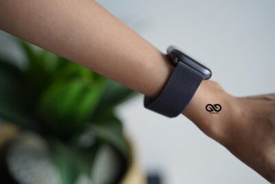 Personalized Magnetic metal loop strap for Apple Watch 42MM 41MM 40MM Series 4 5 6 7 8 9 10 11 SE SE 2 Gen
