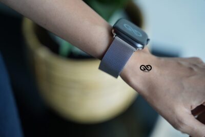 Personalized Magnetic metal loop strap for Apple Watch 42MM 41MM 40MM Series 4 5 6 7 8 9 10 11 SE SE 2 Gen