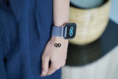 Personalized Magnetic metal loop strap for Apple Watch 42MM 41MM 40MM Series 4 5 6 7 8 9 10 11 SE SE 2 Gen