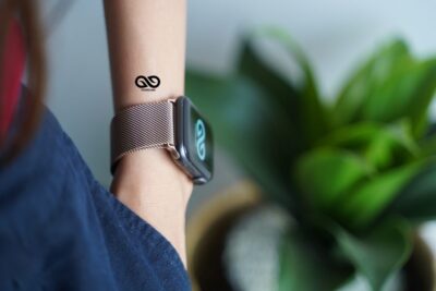 Magnetic metal loop strap for Apple Watch 42MM 41MM 40MM Series 4 5 6 7 8 9 10 11 SE SE 2 Gen