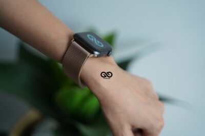 Magnetic metal loop strap for Apple Watch 42MM 41MM 40MM Series 4 5 6 7 8 9 10 11 SE SE 2 Gen