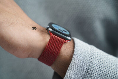 Milanese magnetic metal loop strap Red for Apple Watch 42MM 41MM 40MM Series 4 5 6 7 8 9 10 SE SE 2 Gen