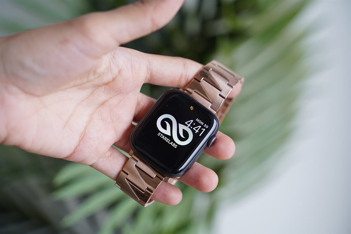 Rose Gold Glossy Matte Link Strap For Apple Watch 42MM 41MM 40MM Series 4 5 6 7 8 9 10 SE SE 2 Gen 3 Rose Gold Glossy Matte Link Strap For Apple Watch 42MM 41MM 40MM Series 4 5 6 7 8 9 10 SE SE 2 Gen - Image 3
