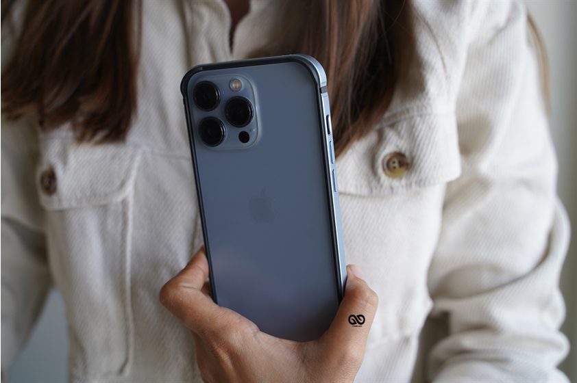 iphone 13 pro blue with black case