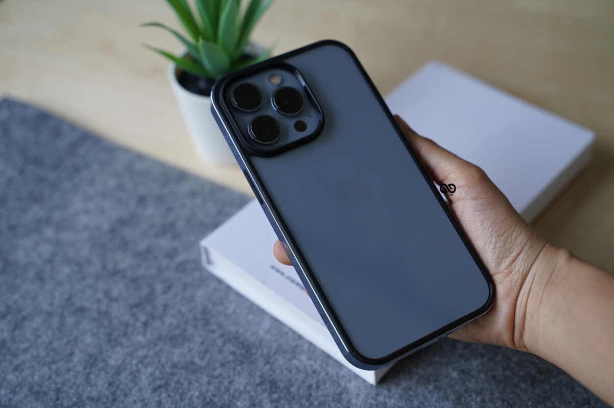 Dual Hybrid Case With Chrome Edges