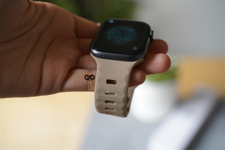 Sand Yellow Waterproof Silicone Sports Bands for Apple Watch 42MM 41MM 40MM Series 4 5 6 7 8 9 10 11 SE SE 2 Gen