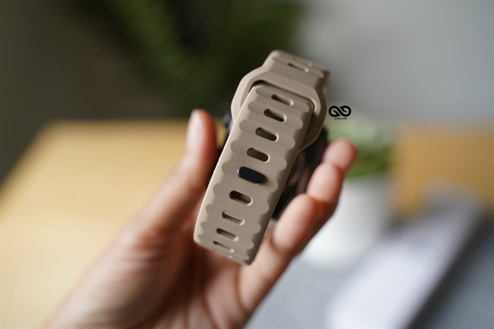 Sand Yellow Waterproof Silicone Sports Bands for Apple Watch 42MM 41MM 40MM Series 4 5 6 7 8 9 10 11 SE SE 2 Gen