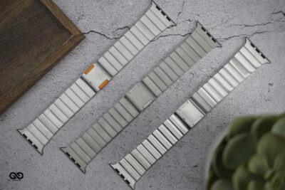 Silver Titanium Matte Finish Detachable Link Strap With Magnetic Closure For Apple Watch 49 MM (Series Ultra/Ultra 2/Ultra 3)
