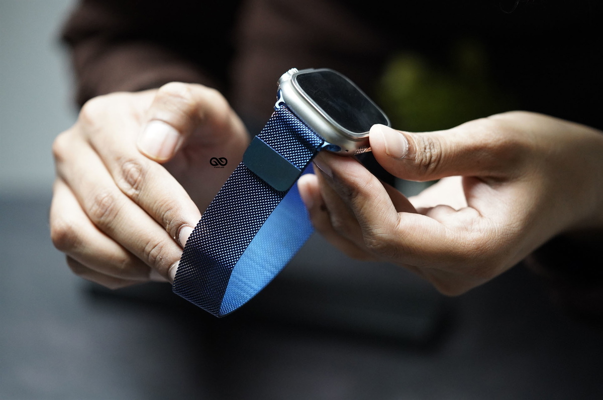 Milanese Magnetic Metal Loop For Apple Watch 49 MM (Series Ultra/Ultra 2/Ultra 3) 5 Milanese Magnetic Metal Loop For Apple Watch 49 MM (Series Ultra/Ultra 2/Ultra 3) - Image 5