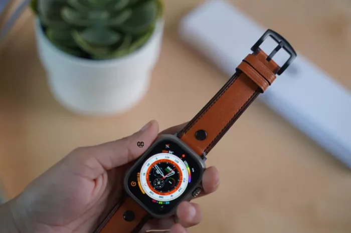 Tawny Tan Screw Design Leather Strap For Apple Watch 49 MM Series Ultra/Ultra 2/Ultra 3