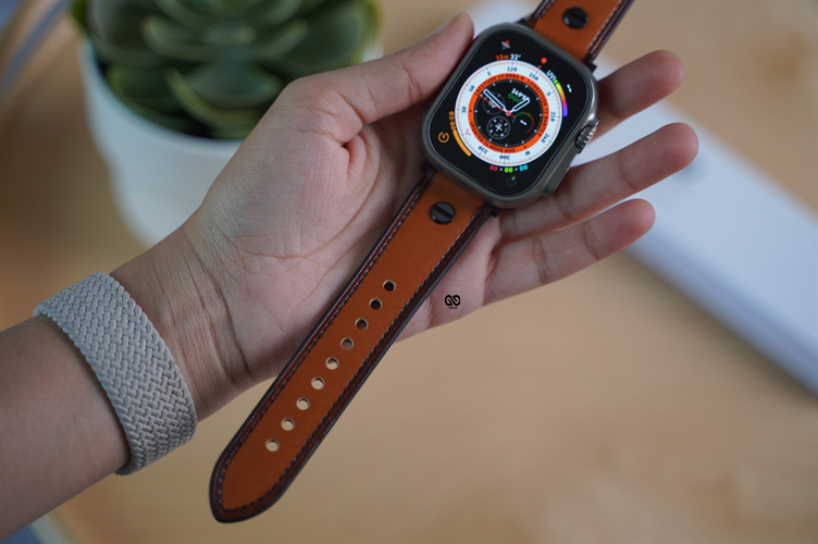 Tawny Tan Screw Design Leather Strap For Apple Watch 49 MM Series Ultra/Ultra 2/Ultra 3