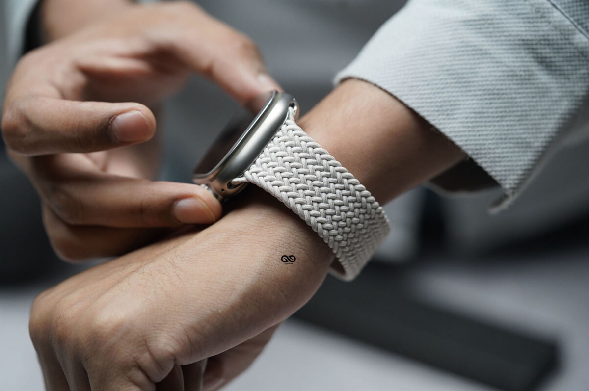 Starlight Braided Solo Loop For Apple Watch 49 (Series Ultra/Ultra 2/Ultra 3)