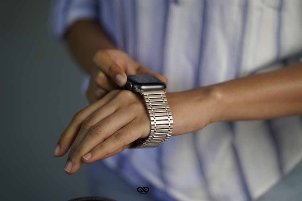Stainless Steel Rose Gold Belt For Apple Watch 42MM 41MM 40MM Series 4 5 6 7 8 9 10 11 SE SE 2 Gen 3 Stainless Steel Rose Gold Belt For Apple Watch 42MM 41MM 40MM Series 4 5 6 7 8 9 10 11 SE SE 2 Gen - Image 3