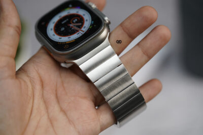 Silver Titanium Matte Finish Detachable Link Strap With Magnetic Closure For Apple Watch 49 MM (Series Ultra/Ultra 2/Ultra 3)