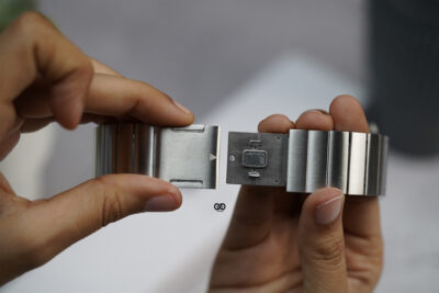 Silver Titanium Matte Finish Detachable Link Strap With Magnetic Closure For Apple Watch 49 MM (Series Ultra/Ultra 2/Ultra 3)