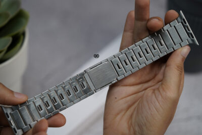 Silver Titanium Matte Finish Detachable Link Strap With Magnetic Closure For Apple Watch 49 MM (Series Ultra/Ultra 2/Ultra 3)