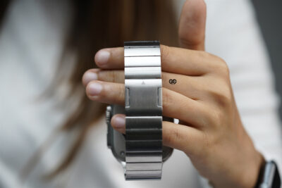 Silver Titanium Matte Finish Detachable Link Strap With Magnetic Closure For Apple Watch 49 MM (Series Ultra/Ultra 2/Ultra 3)