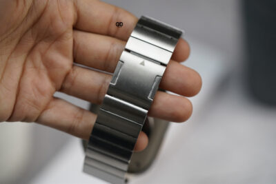 Silver Titanium Matte Finish Detachable Link Strap With Magnetic Closure For Apple Watch 49 MM (Series Ultra/Ultra 2/Ultra 3)