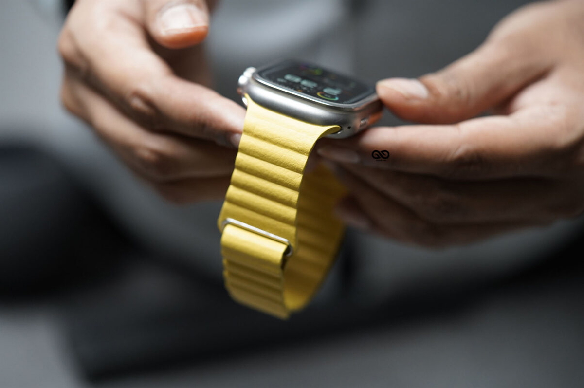Lemon Yellow Magnetic Leather Loop For Apple Watch 49 (Series Ultra/Ultra 2/Ultra 3)