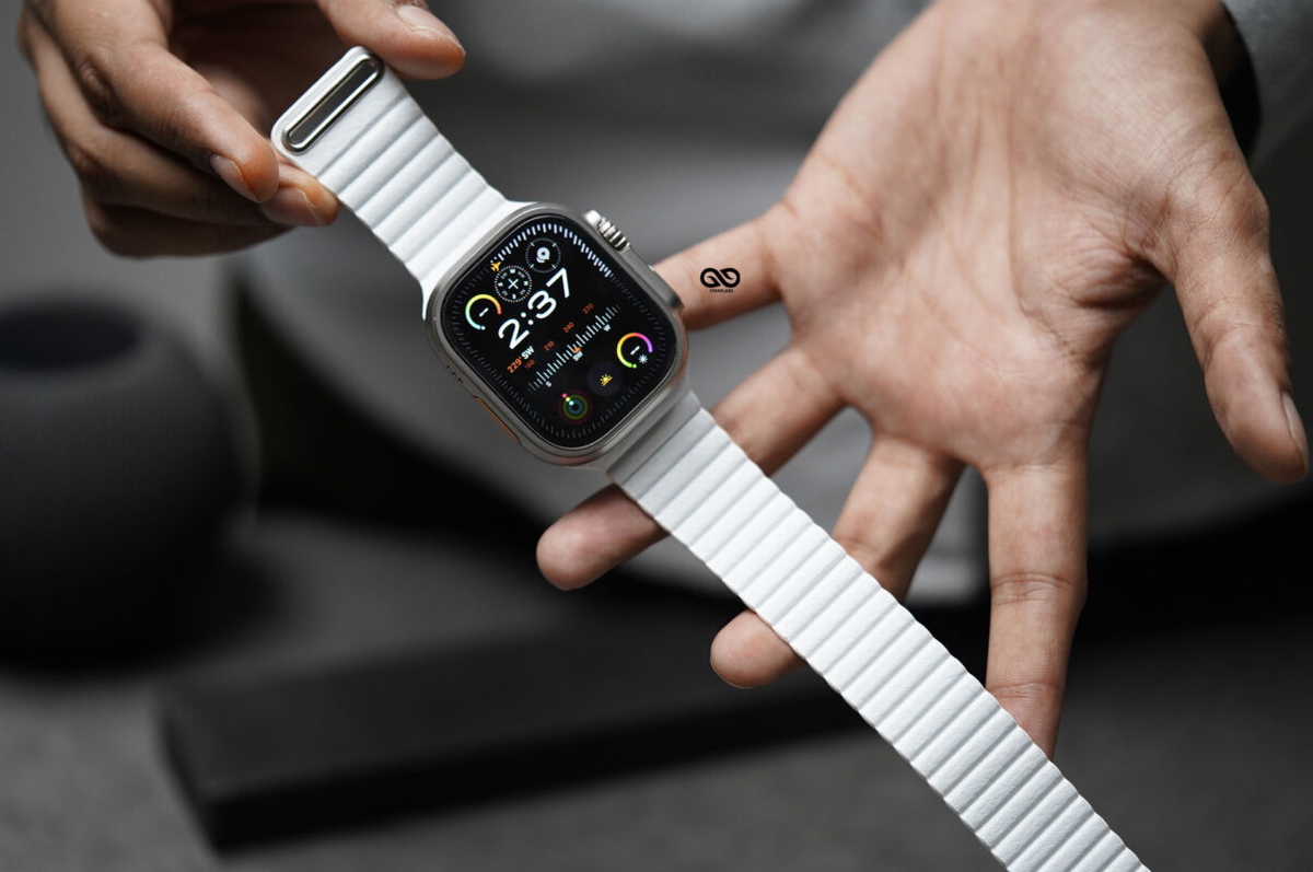 White Magnetic leather Loop For Apple Watch 49 (Series Ultra/Ultra 2/Ultra 3)