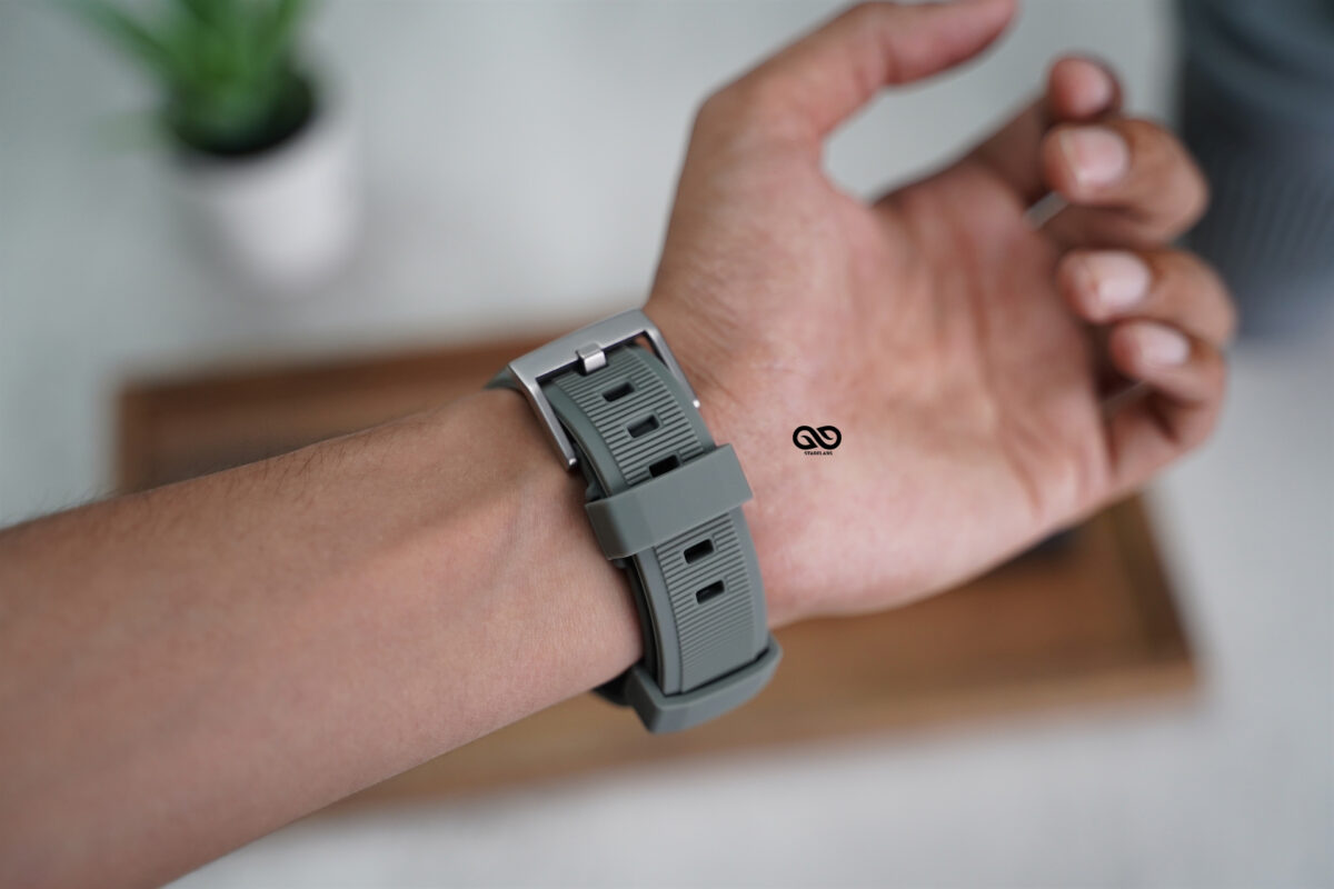 Grey Waterproof Silicone Sports Band with Buckle for Apple Watch 44MM 45MM 46MM Series 4 5 6 7 8 9 10 11 (SE 2 3 Gen)