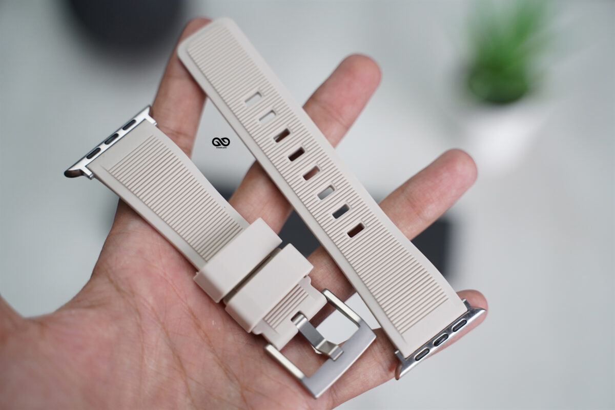 Sand Beige Waterproof Silicone Sports Band with Buckle for Apple Watch 49 MM Series Ultra/Ultra 2