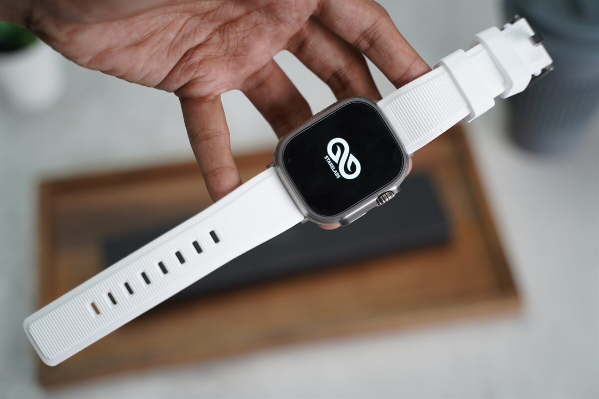 White Waterproof Silicone Sports Band with Buckle For Apple Watch 49 (Series Ultra/Ultra 2/Ultra 3)