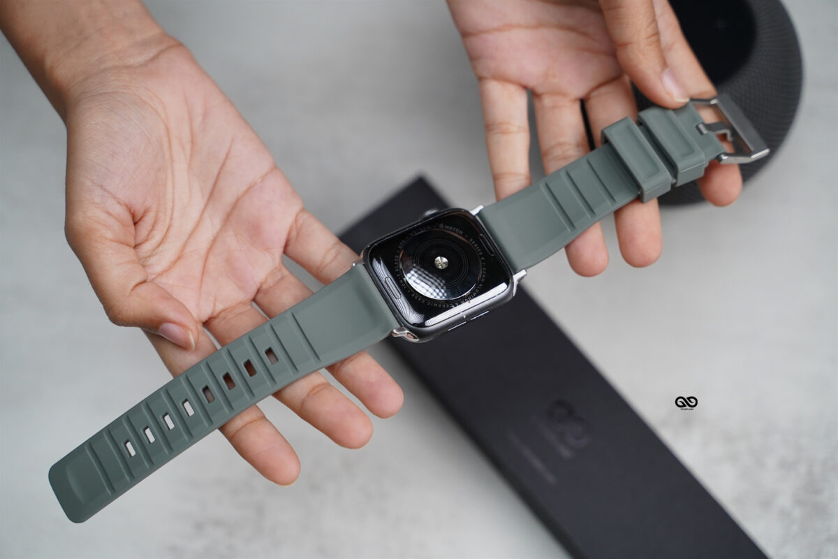 Grey Waterproof Silicone Sports Band with Buckle for Apple Watch 44MM 45MM 46MM Series 4 5 6 7 8 9 10 11 (SE 2 3 Gen)