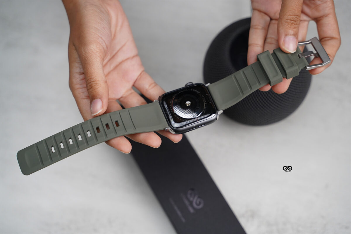 Army Green Waterproof Silicone Sports Band with Buckle for Apple Watch 44MM 45MM 46MM Series 4 5 6 7 8 9 10 11 (SE 2 3 Gen)