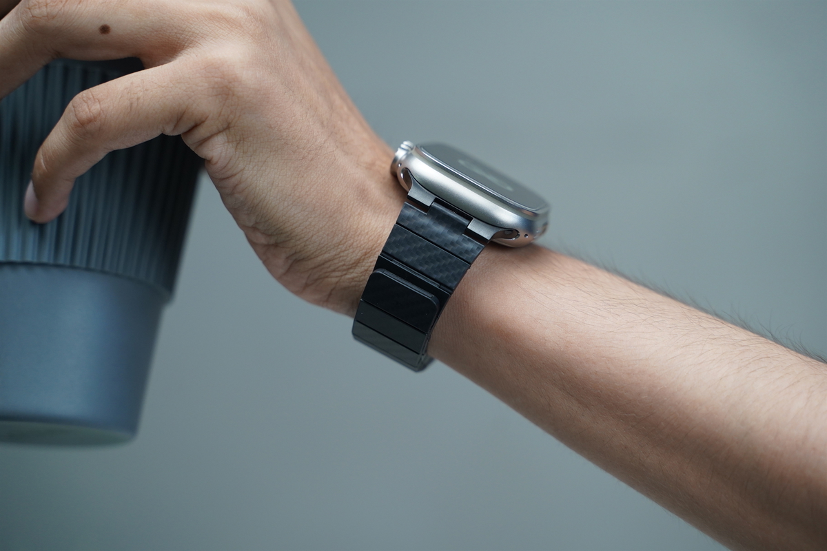 Carbon Textured Strap With Magnetic Closure For Apple Watch 49 Series Ultra1 2 3 4 15 Carbon Textured Strap With Magnetic Closure For Apple Watch 49 Series Ultra1 2 3 4 - Image 15