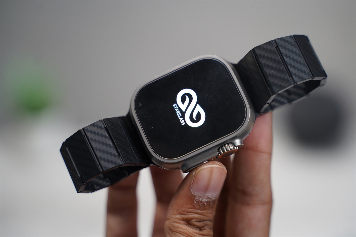 Carbon Textured Strap With Magnetic Closure For Apple Watch 49 Series Ultra1 2 3 4 8 Carbon Textured Strap With Magnetic Closure For Apple Watch 49 Series Ultra1 2 3 4 - Image 8