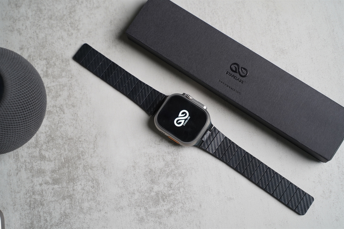 Carbon Textured Strap With Magnetic Closure For Apple Watch 49 Series Ultra1 2 3 4 3 Carbon Textured Strap With Magnetic Closure For Apple Watch 49 Series Ultra1 2 3 4 - Image 3
