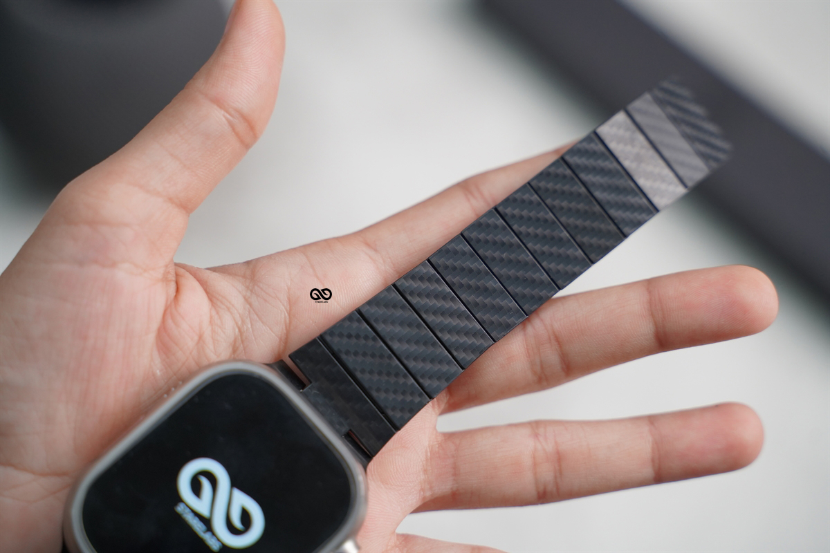 Carbon Textured Strap With Magnetic Closure For Apple Watch 49 Series Ultra1 2 3 4 4 Carbon Textured Strap With Magnetic Closure For Apple Watch 49 Series Ultra1 2 3 4 - Image 4