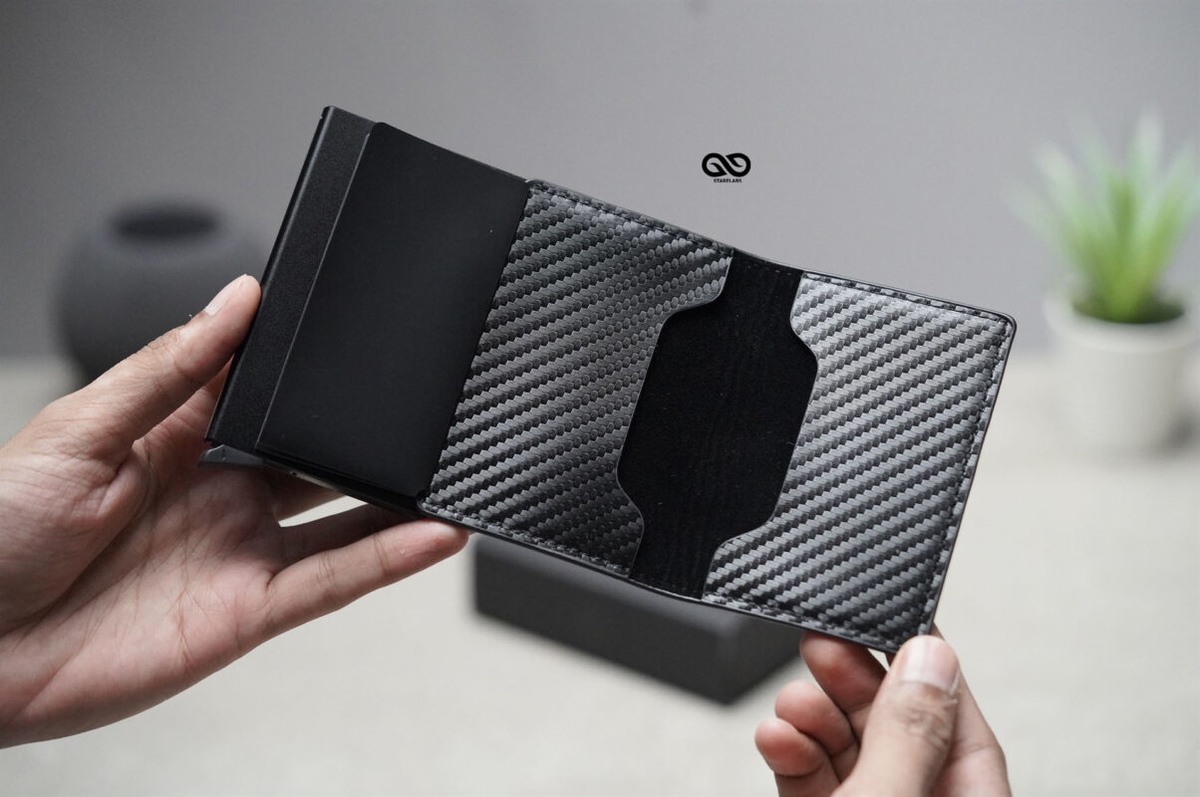 Personalized Slim Carbon Fiber Leather Card Holder with Single Slot Wallet