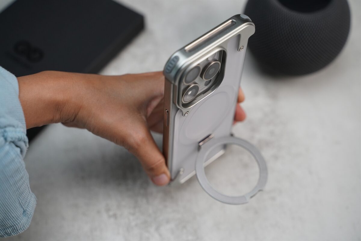 Frameless Armored Case with Kickstand Feature