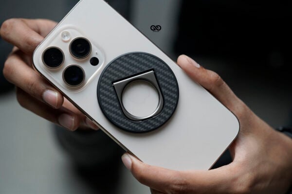 Carbon Fiber Magnetic Ring With Horizontal Kickstand Feature