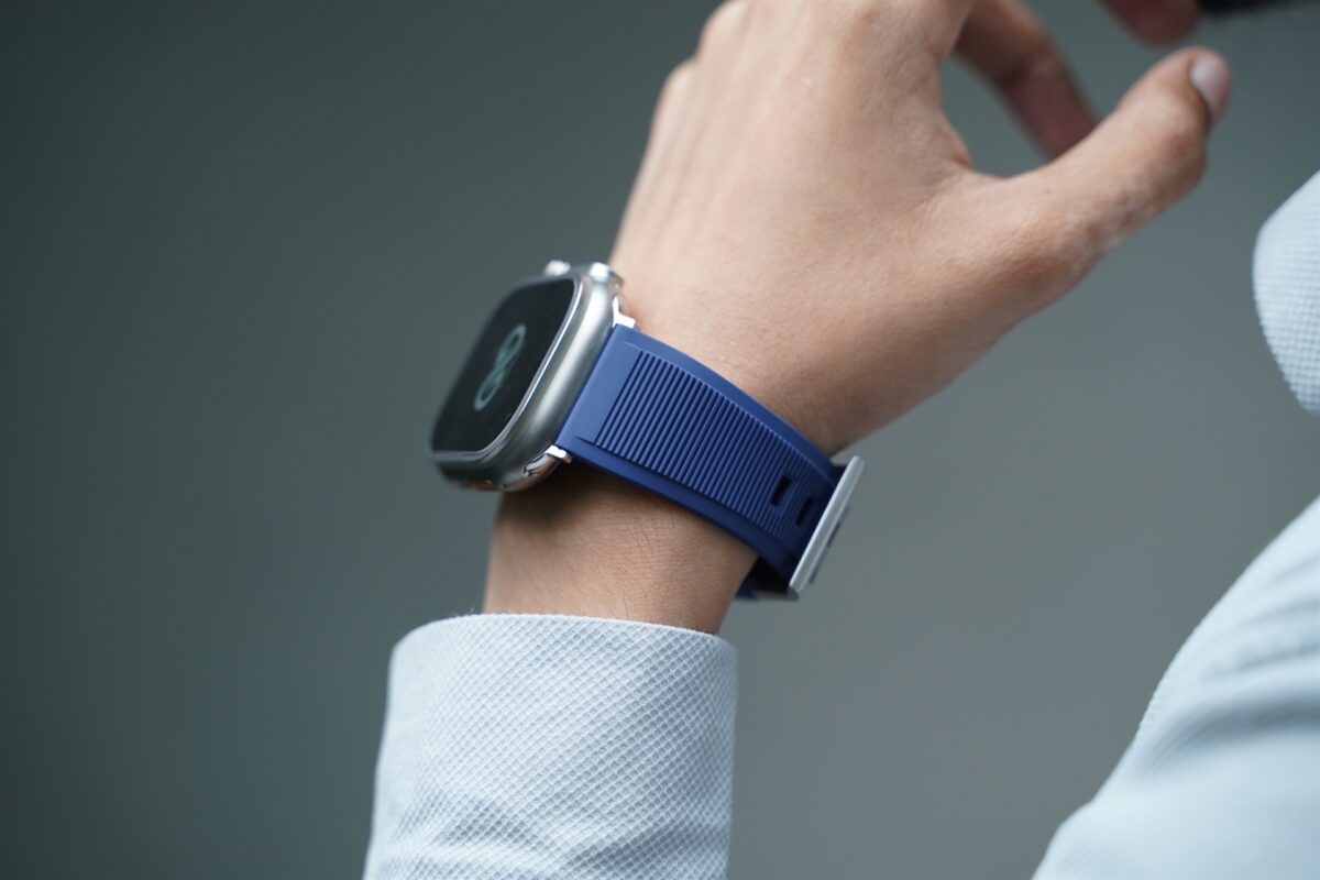 Deep Navy Waterproof Silicone Sports Band with Buckle For Apple Watch 49 (Series Ultra/Ultra 2/Ultra 3)