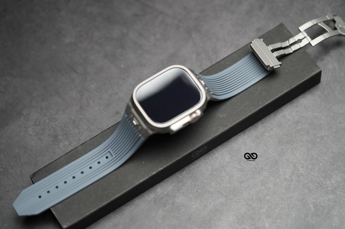 Classic Silicone Band With Stainless Steel Buckle Strap For Apple Watch 49 (Series Ultra/Ultra 2/Ultra 3)