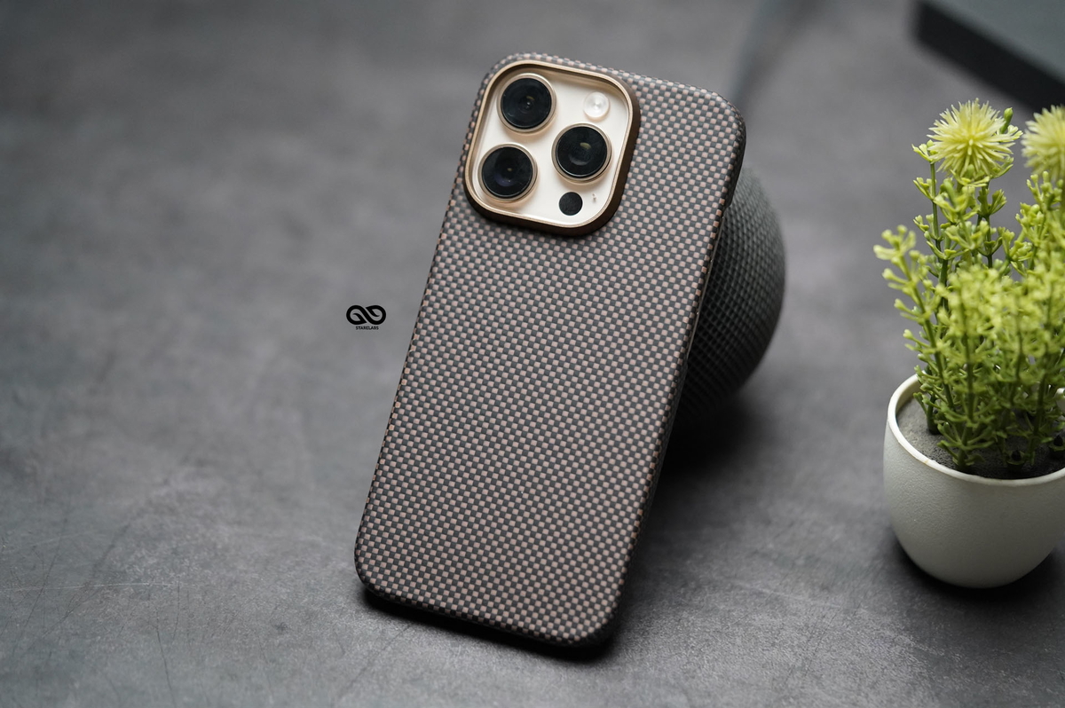 Magsafe Polar Desert Real Aramid Carbon Fiber Case For iPhone 16 Pro Max 3 Magsafe Polar Desert Real Aramid Carbon Fiber Case For iPhone 16 Pro Max - Image 3