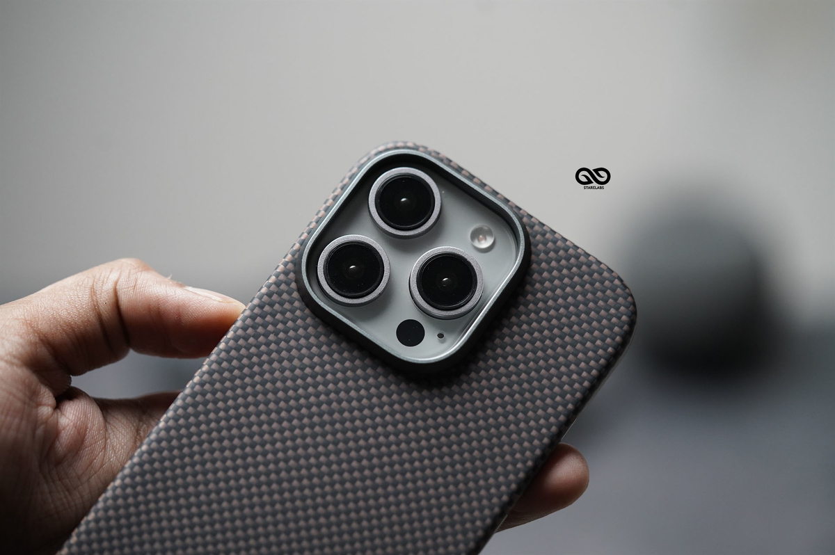 Magsafe Polar Desert Real Aramid Carbon Fiber Case For iPhone 16 Pro 4 Magsafe Polar Desert Real Aramid Carbon Fiber Case For iPhone 16 Pro - Image 4