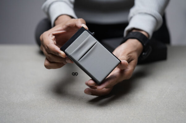 Minimalist Pop Up Credit Card Holder