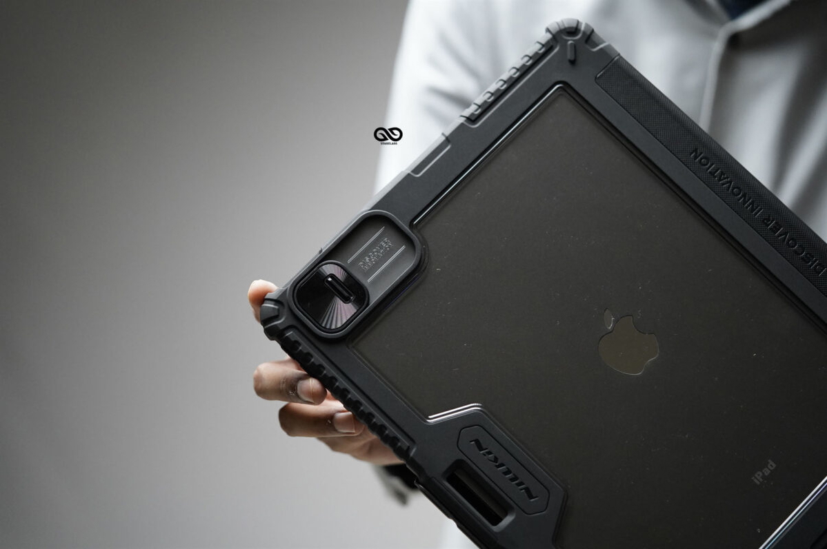 iPad Pro 13 inch (M5/M4 Chip 2025/2024) Black Bumper leather Case with transparent back and camera shutter