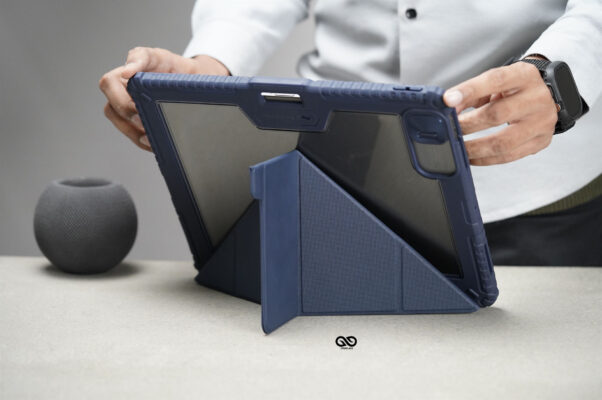 iPad Pro 13 inch (M5/M4 Chip 2024) Blue Bumper leather Case with transparent back and camera shutter