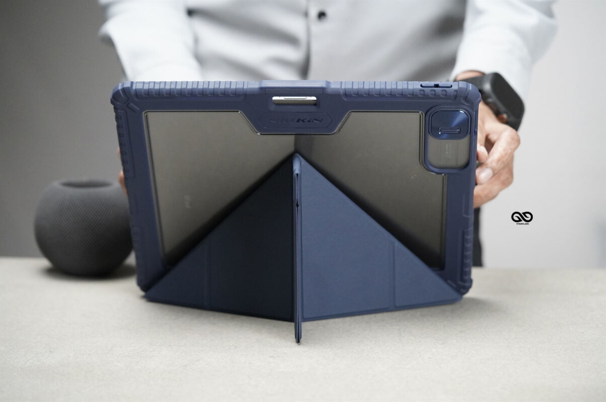 iPad Pro 13 inch (M5/M4 Chip 2024) Blue Bumper leather Case with transparent back and camera shutter