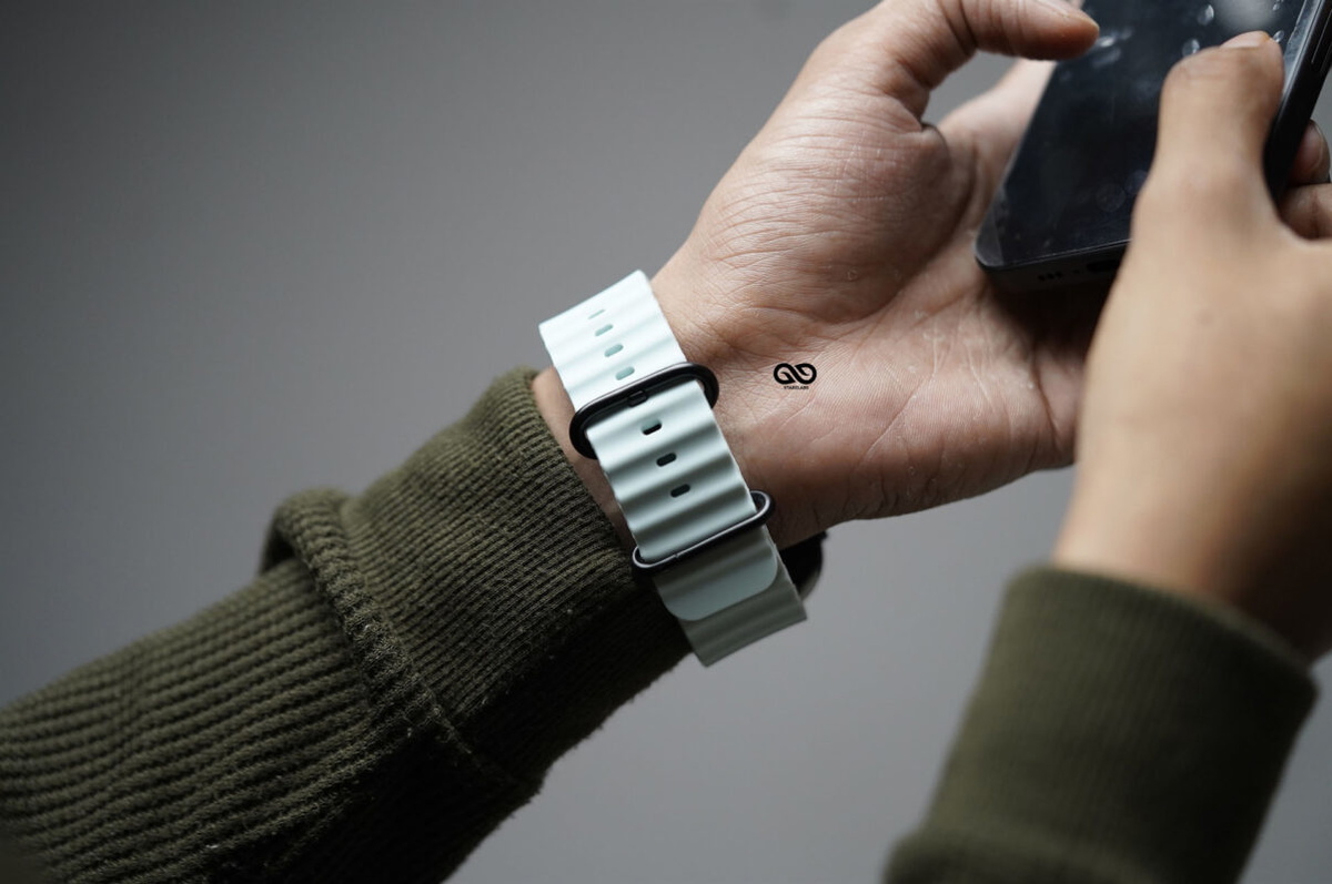 Silicone Ocean Band With Black Buckle For Apple Watch 44MM 45MM 46MM Series 4 5 6 7 8 9 10 11 (SE 2 3 Gen)