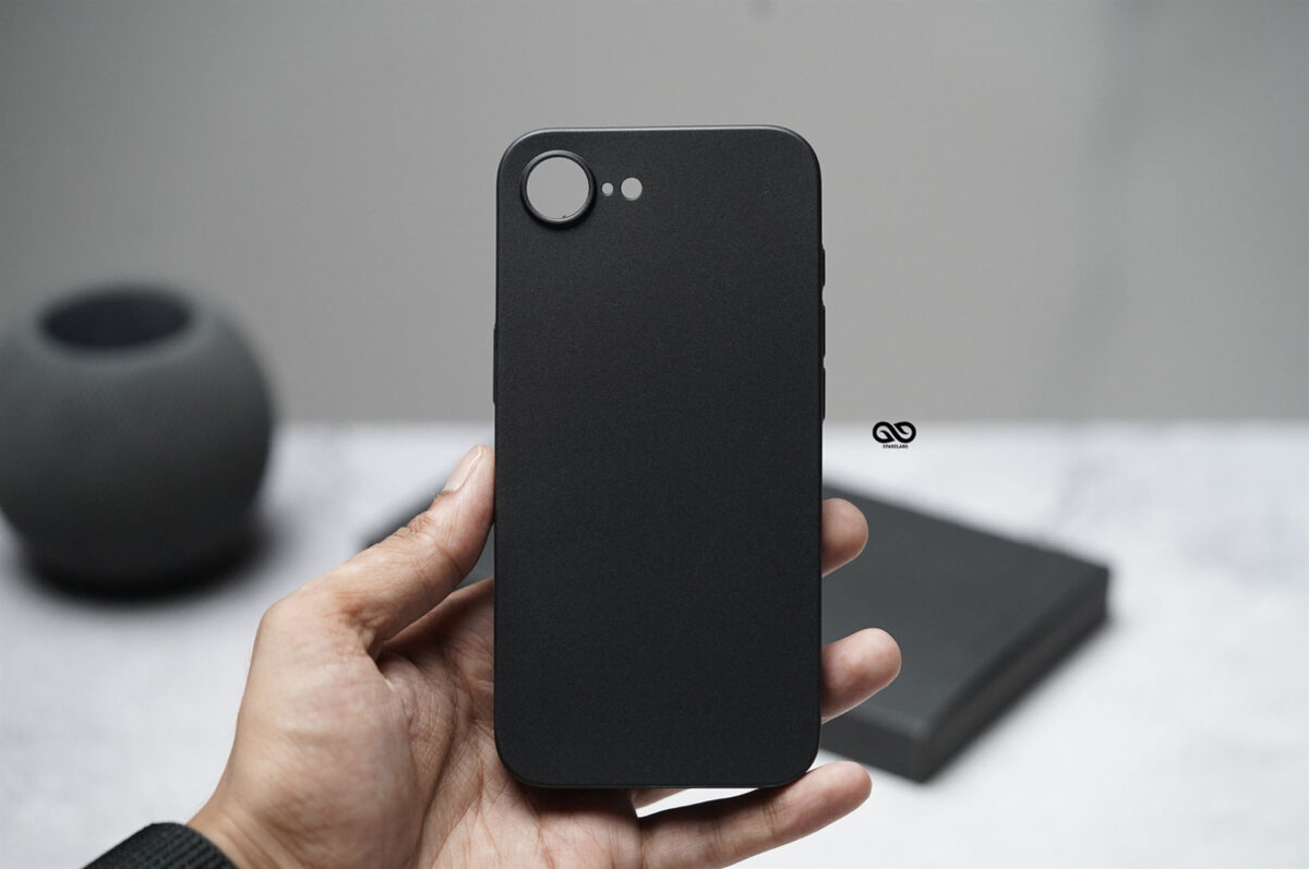 Dark Black Ultra Thin Case for iPhone 17e