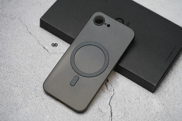 Gradient Black Magsafe Ultra Thin Case For iPhone 17e