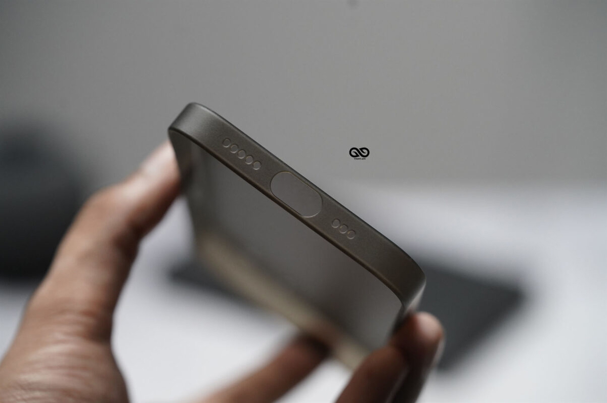 Gradient Black Ultra Thin Case for iPhone 17e