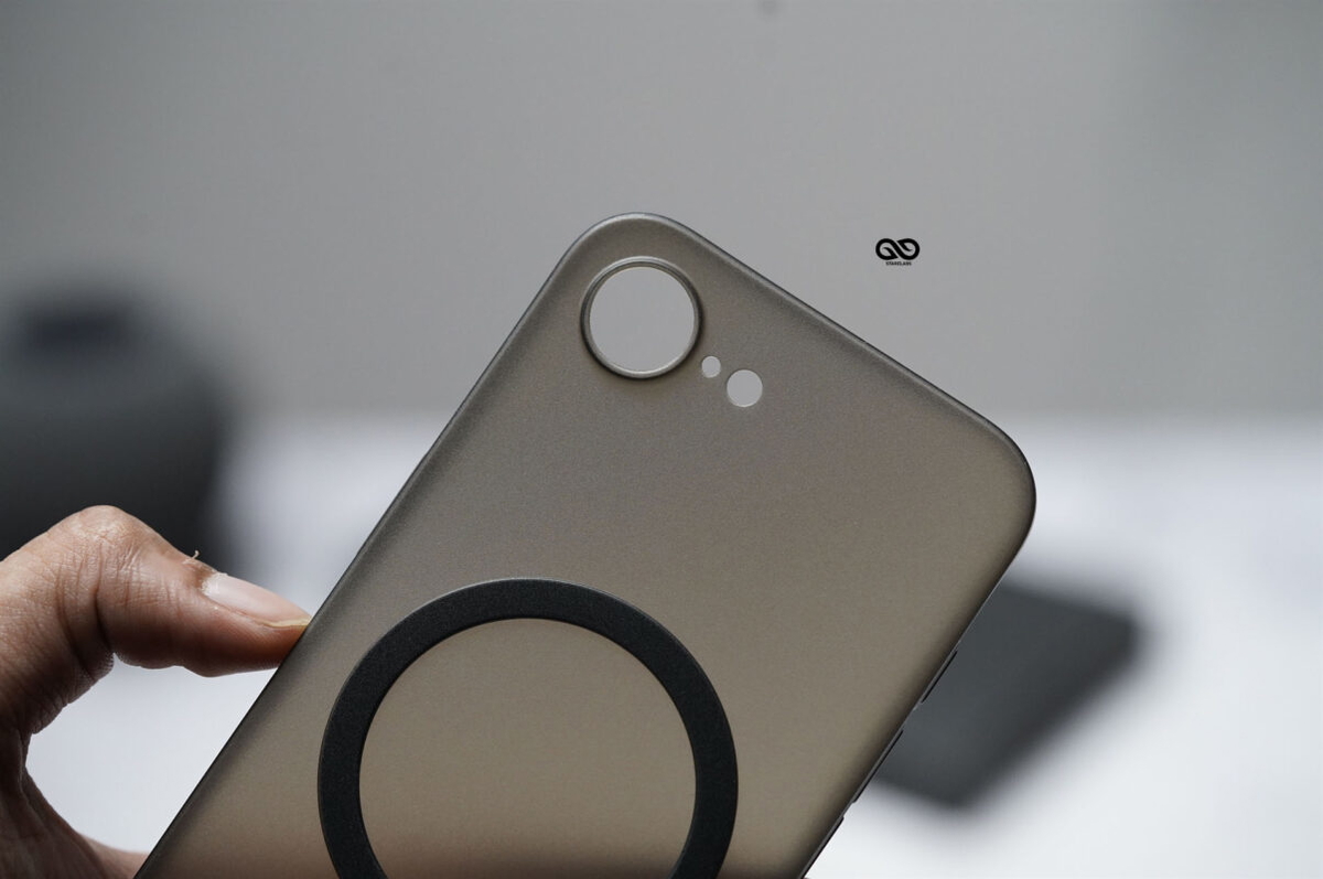 Gradient Black Magsafe Ultra Thin Case For iPhone 17e